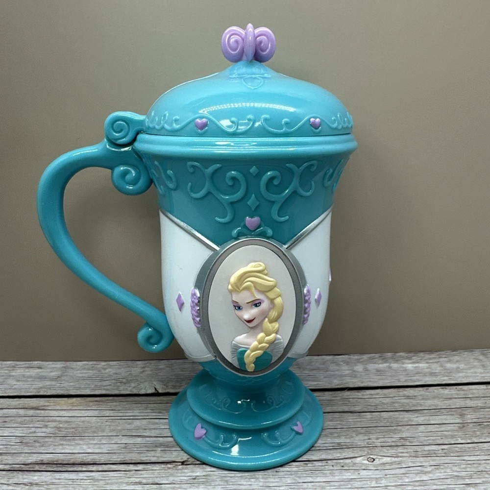 Disney Frozen Princess Elsa & Anna Tall Plastic Stein Cup Mug With Lid Souvenir